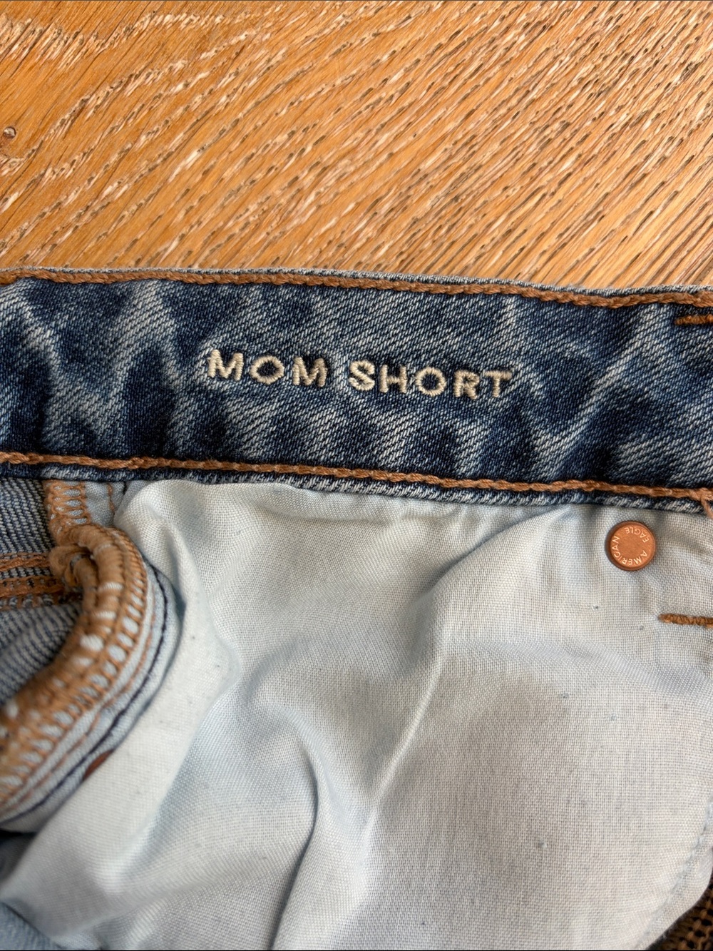 Women’s American Eagle Mom Shorts Size 2 - Picture 6 of 8